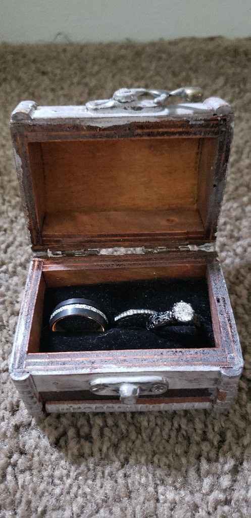 Show me your man’s ring! - 1