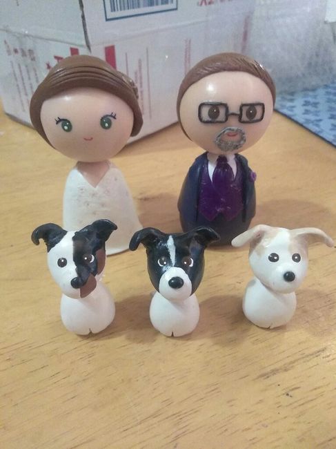Do couples still use figurine cake toppers? 6