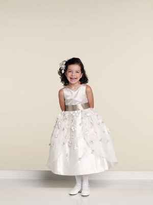 Flower Girl Etiquette: Who Pays For The Flower Girl Dresses?