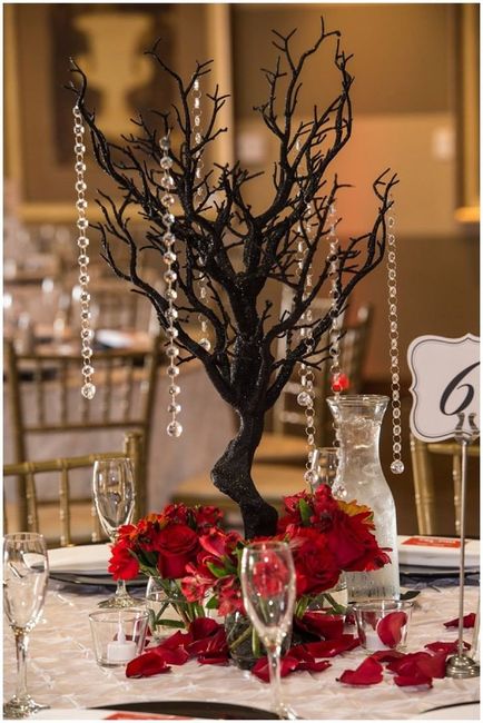 Do dark floral centerpieces give off a somber vibe? 5