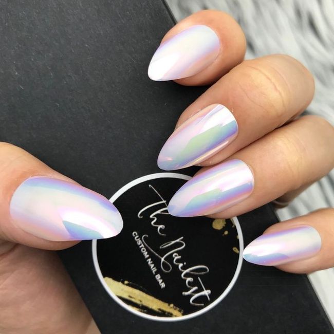 Holographic nails