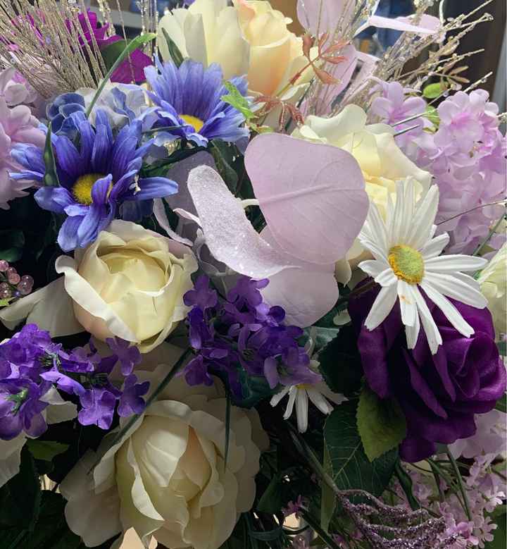 What to use to keep tall floral displays sturdy? - 2