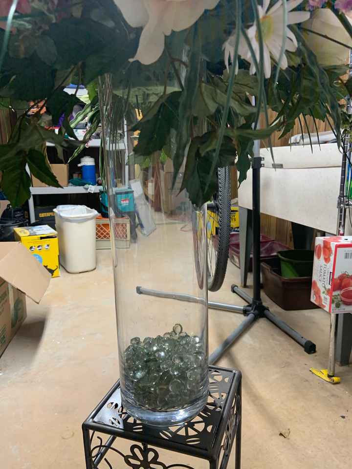 What to use to keep tall floral displays sturdy? - 3