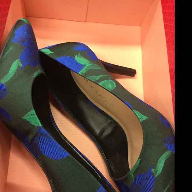 Show me your shoes! - 1