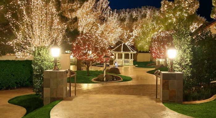 WHAT VENUES DID YOU GUYS USE FOR YOUR WEDDING