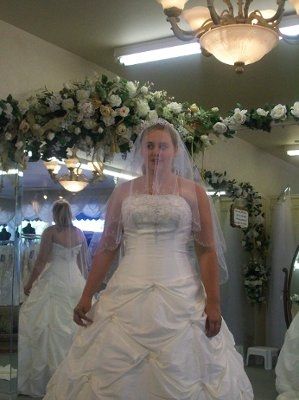 post your wedding  dress pic thanks.