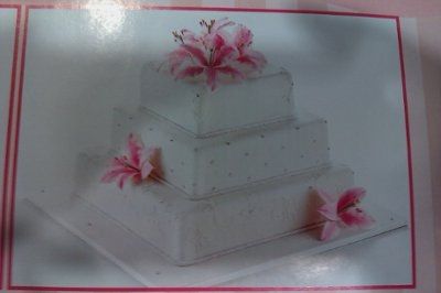 Show us those wedding cakes!!!
