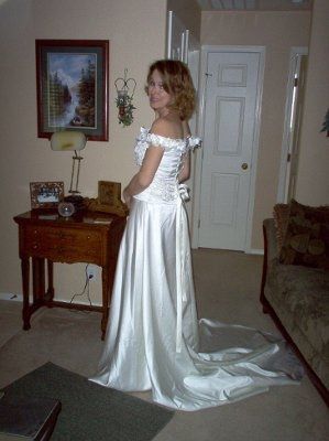 post your wedding  dress pic thanks.