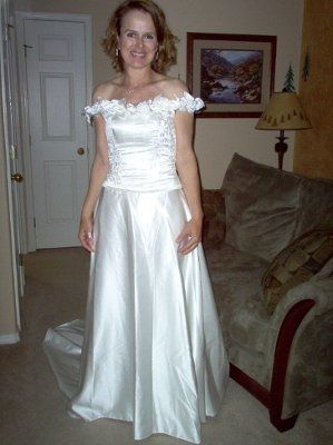 post your wedding  dress pic thanks.