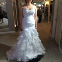 I need some help with a wedding dress!
