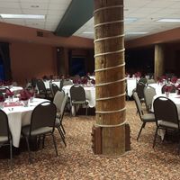 My venue doesn't go with my color palette...