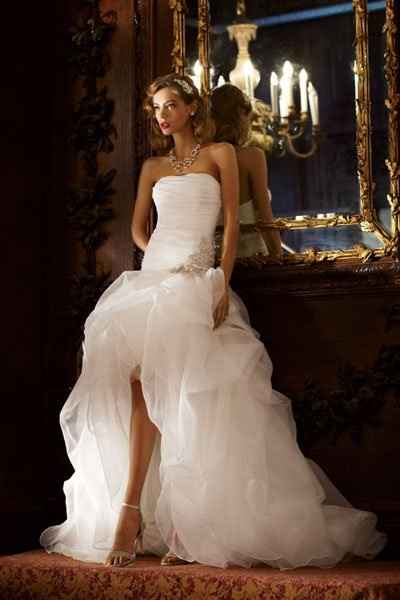 Does anyone have pics of them in a high low wedding dress