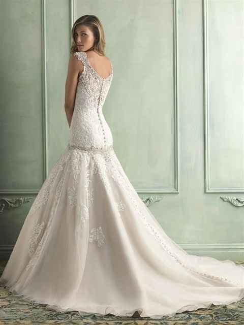 Who designed your dress?