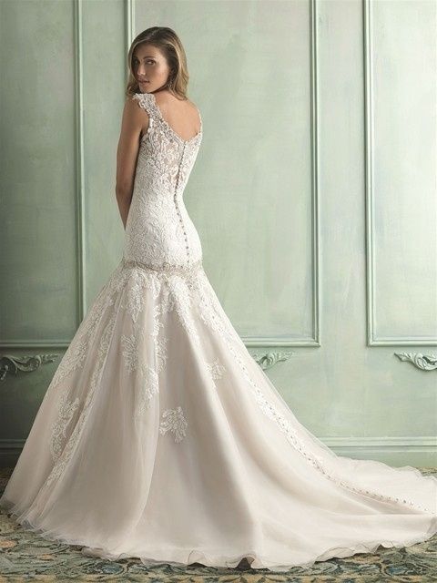 Who designed your dress?