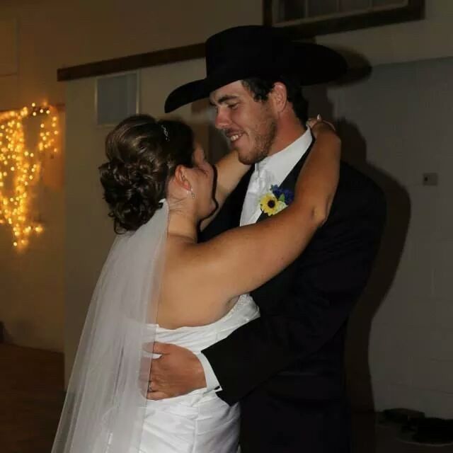 Show me your favorite Wedding or Engagement Photo!
