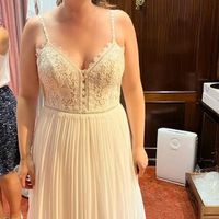 Big chest, spaghetti straps and tight fit = stuffed sausage? Help :( - 1