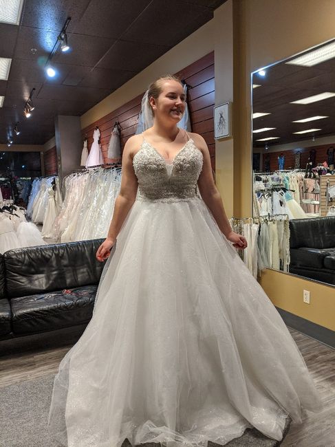 Would love to see your dresses!! 1