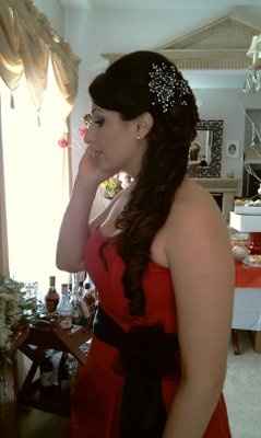 Hairstyle— Side ponytail