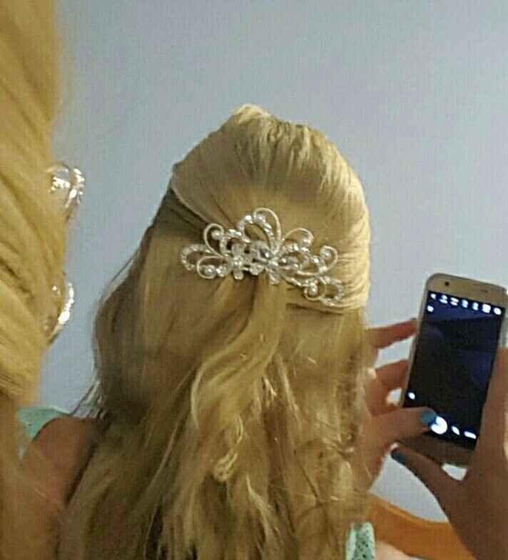 Let's talk wedding hair combs!