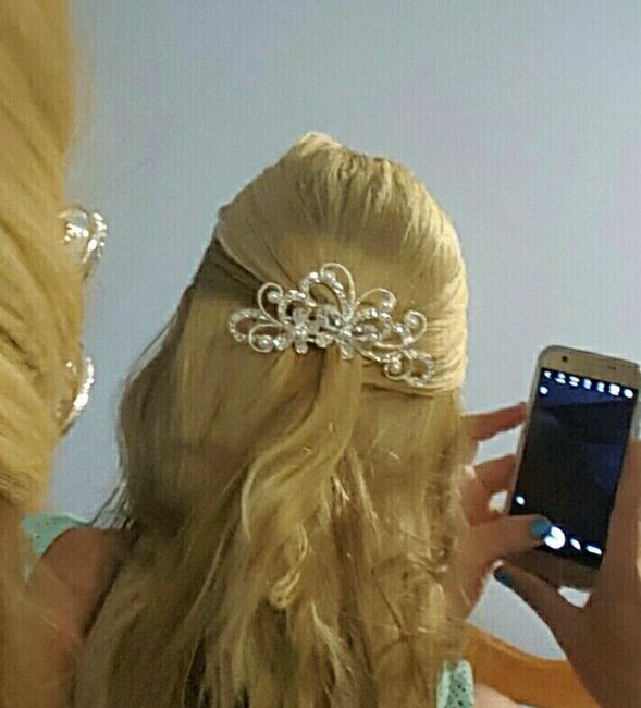Let's talk wedding hair combs!