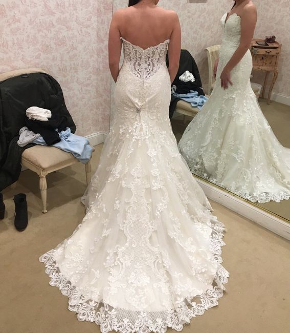 Who else loves lace?  Show off your lace dresses and/or veils! 11