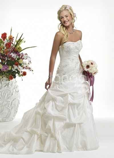 Does anyone have any credible websites for buying a wedding dress from the U.S., China or elsewhere 
