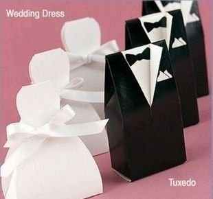 Whats everyone doing for their wedding favors???