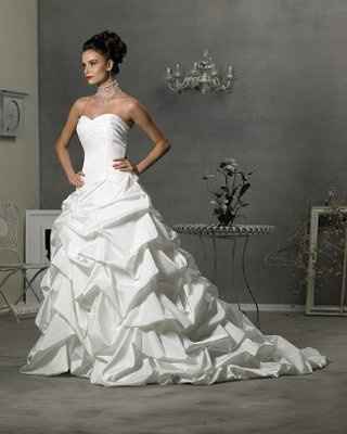 What does your dress look like? Post pics or give style number. I want to know what the trend is!