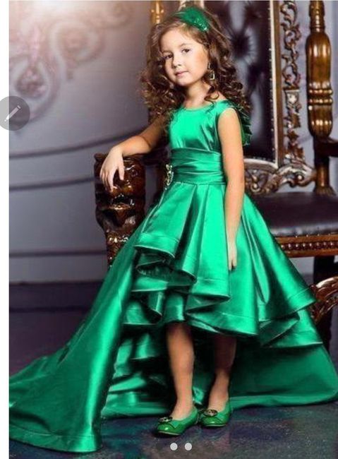 Flower girl supopsed to match the bride? 1