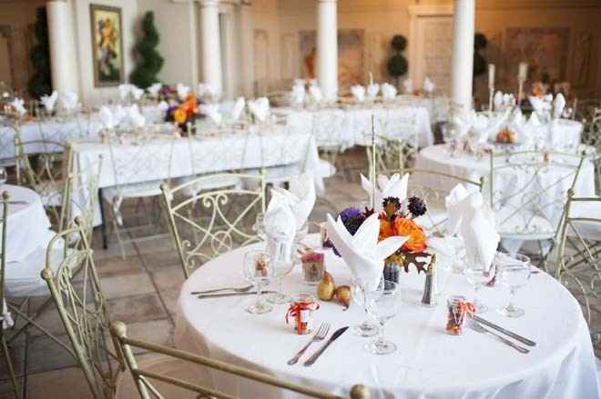 Am I the only one who hates chiavari chairs?