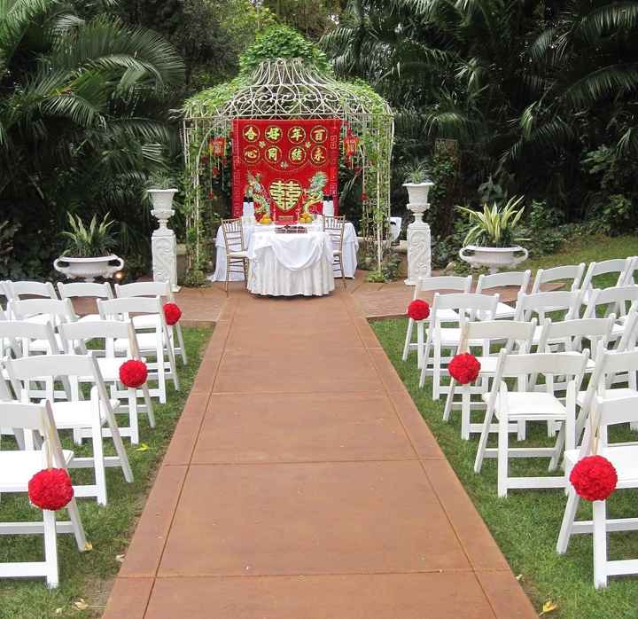 Am I the only one who hates chiavari chairs?