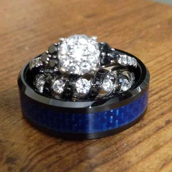 What color should my wedding band be and should i get diamonds?