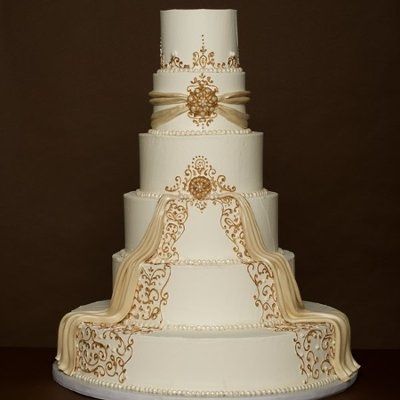 Show us those wedding cakes!!!
