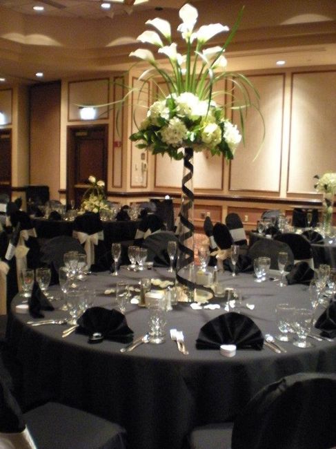 Pity Party Table for 1. Anyone use calla lilies? I need help