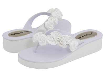Flat shoes with wedding dress