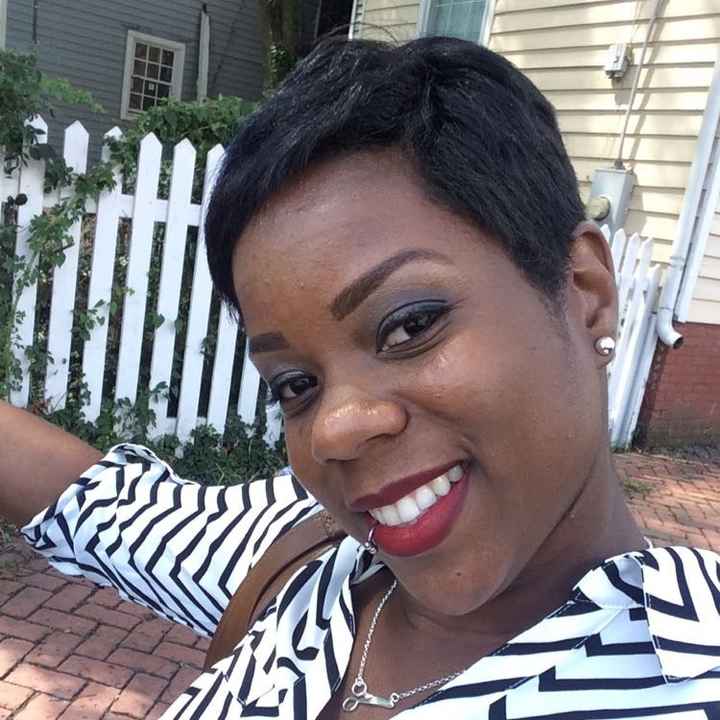 Show me your red lips!