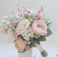 Real or fake flowers for wedding party?