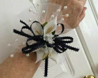 Chosen bouquets/boutineers - 3