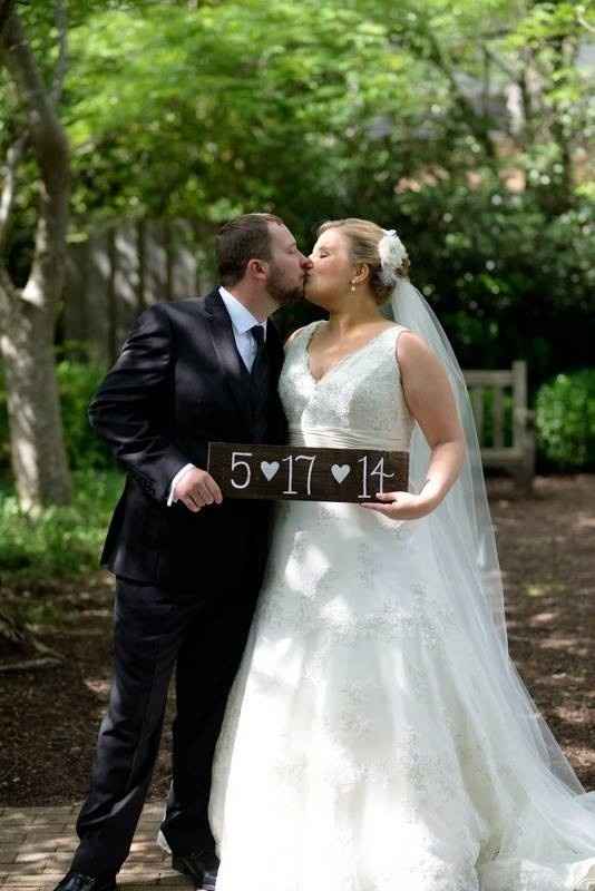 FIRST LOOK PICS ARE IN :)