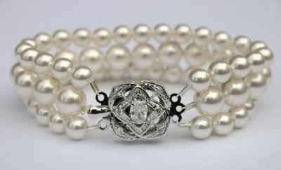 My grandma's pearls - Need your help!