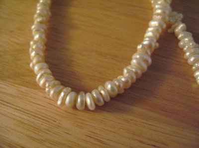 My grandma's pearls - Need your help!
