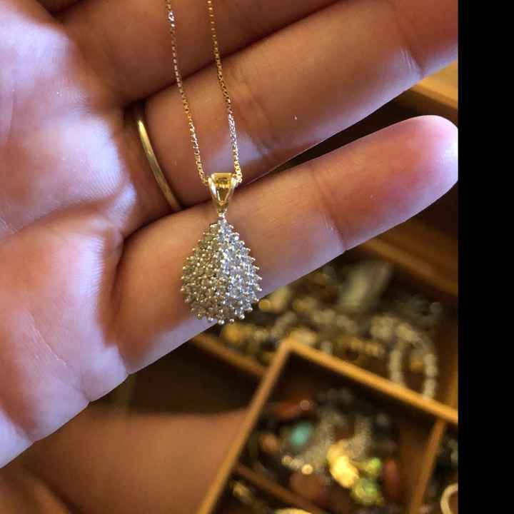 Show off your bridal jewelry - 1