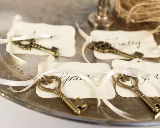 ideas with vintage or skeleton keys!