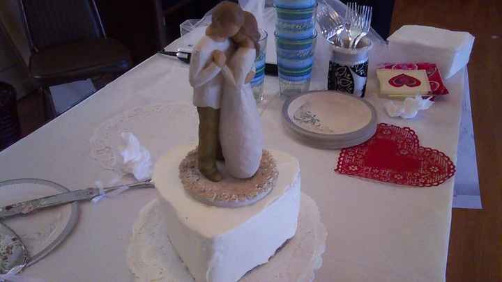 Did anyone have a small wedding cake?