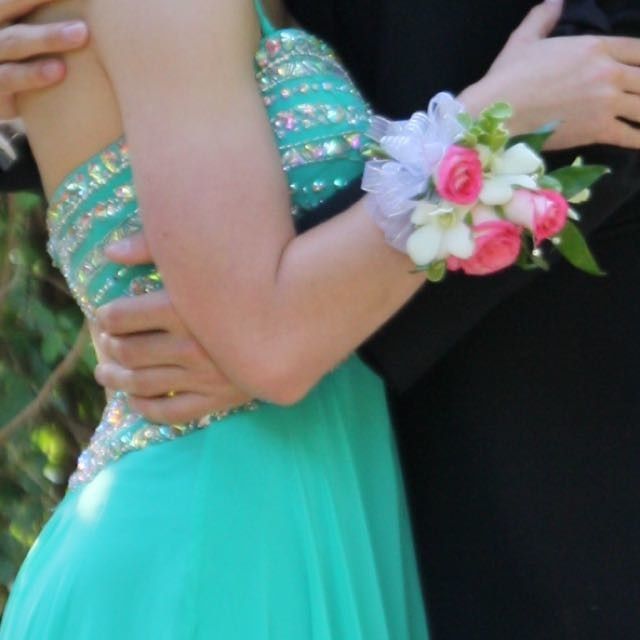 SOS colors go with new date??