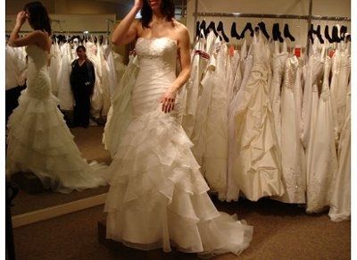 post your wedding  dress pic thanks.
