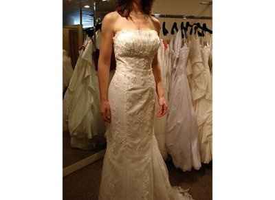 post your wedding  dress pic thanks.