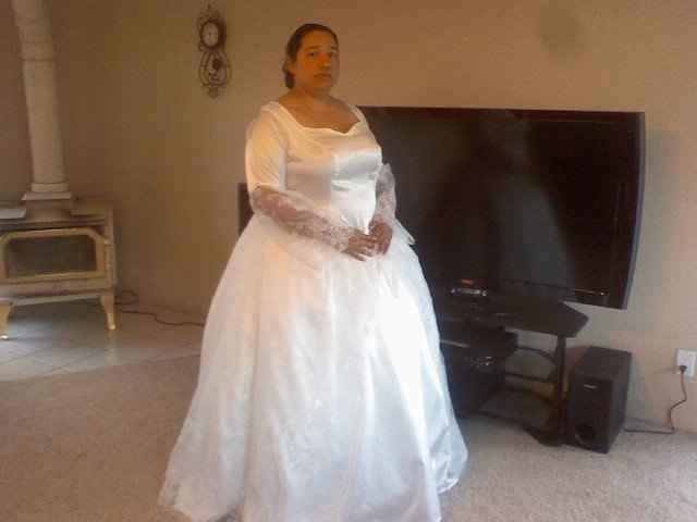 Show us your wedding dress!!!!!!