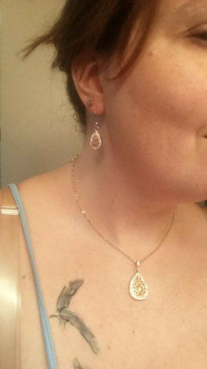 Should my jewelry match my headpiece and shoes? - 2