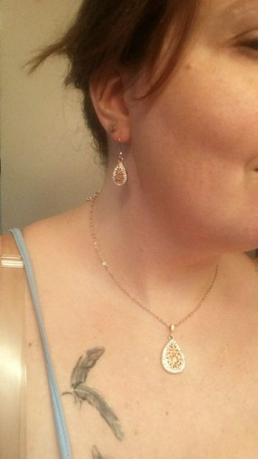 Should my jewelry match my headpiece and shoes? - 2